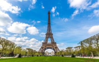couple romantique Paris