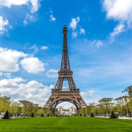 couple romantique Paris